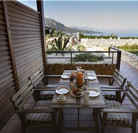 2 bedroom seaside apartments with shared pool, sleeps 4-5